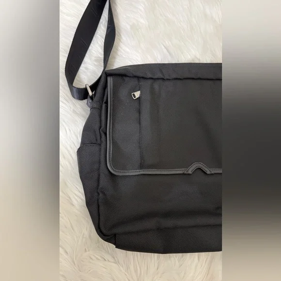 TUMI Leather Shoulder Bag Men’s Business Casual Black Luxury - Picture 3 of 9